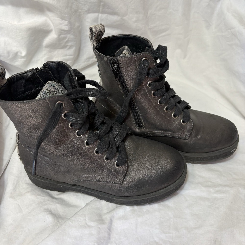 MIA Girls Reeva Combat Boots  Size 1M - Pewter Gray Metallic Grunge‎ Edgy Hunter